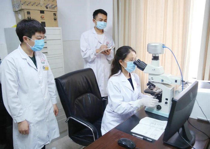 援万故事 我院专家助力万医病理科水平质的飞跃2.jpg