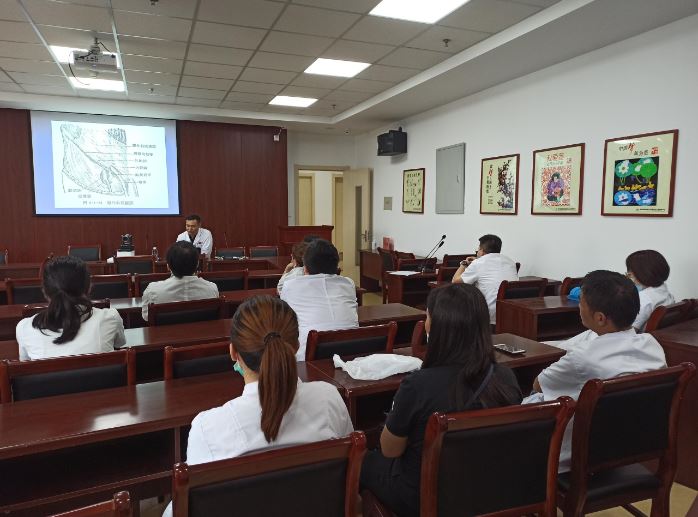 我院走进阳山街道社区卫生服务中心开展学术沙龙讲座活动.JPG