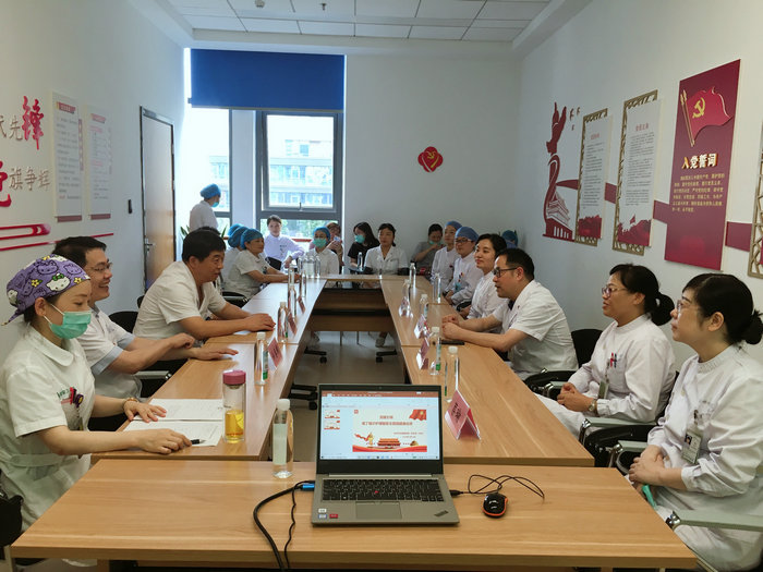 党建引领优质护理资源进社区 我院第一党支部开启“南丁格尔健康巡讲”活动.jpg
