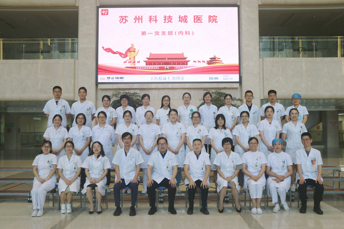 周日，“医路同行•共筑健康”义诊走进华通一区.jpg