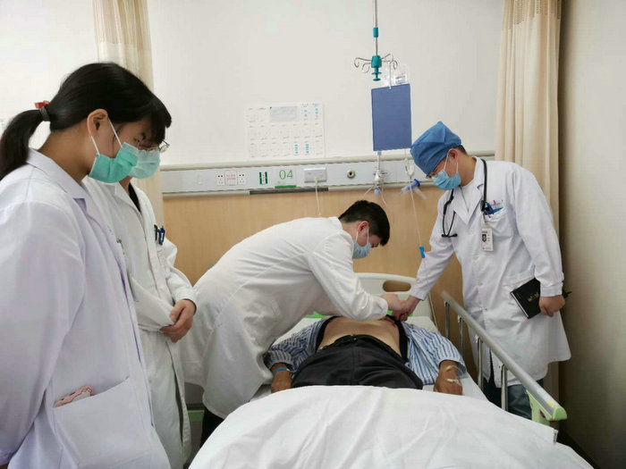 我院教育处组织系列教学查房活动 (2).jpg