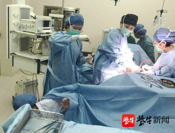 扬子晚报（紫牛新闻）：又见脐带脱垂！苏州医生全程托举护母婴平安.jpg