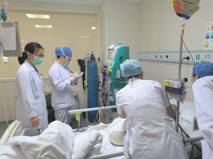 我院肾内科成功开展床旁连续性肾脏替代疗法（CRRT）.jpg