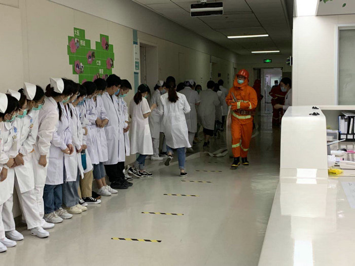 守护生命防范未然——我院为实习生开展消防安全培训 (1).jpg