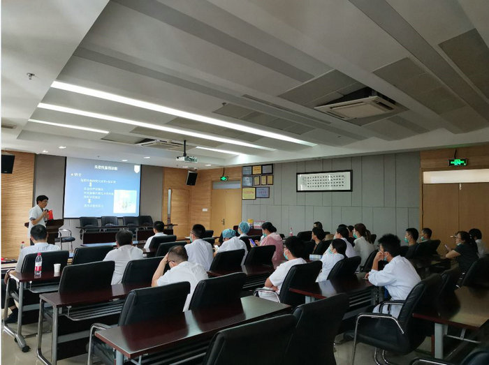 我院内分泌科与胸外科走进科技城社区卫生服务中心开展学术沙龙.JPG