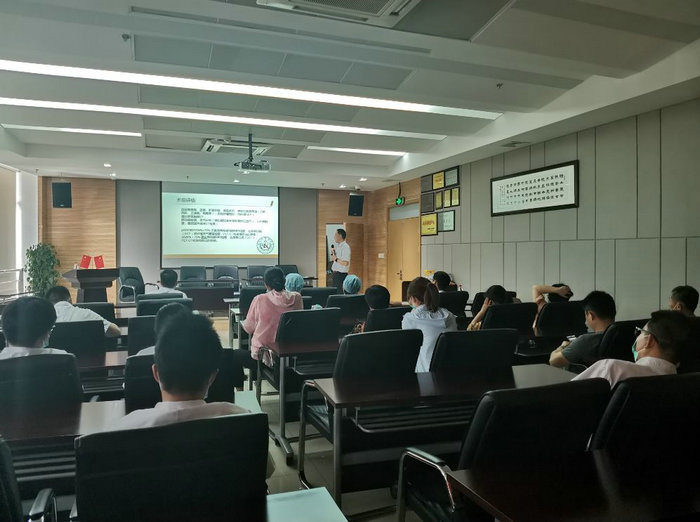 我院内分泌科与胸外科走进科技城社区卫生服务中心开展学术沙龙2.JPG