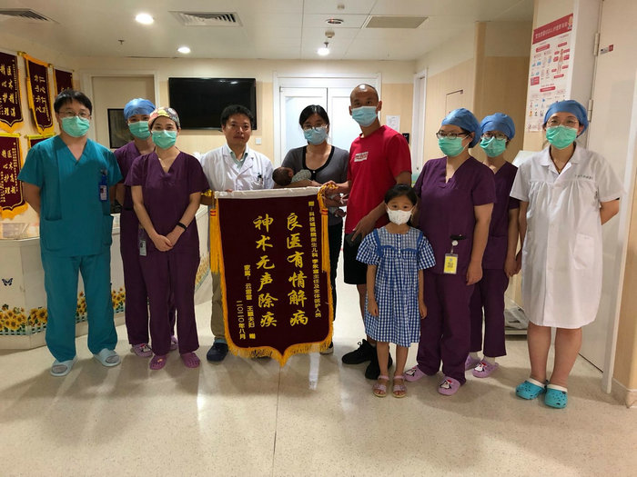 精心呵护 26周早产儿回归妈妈怀抱 (4).jpg