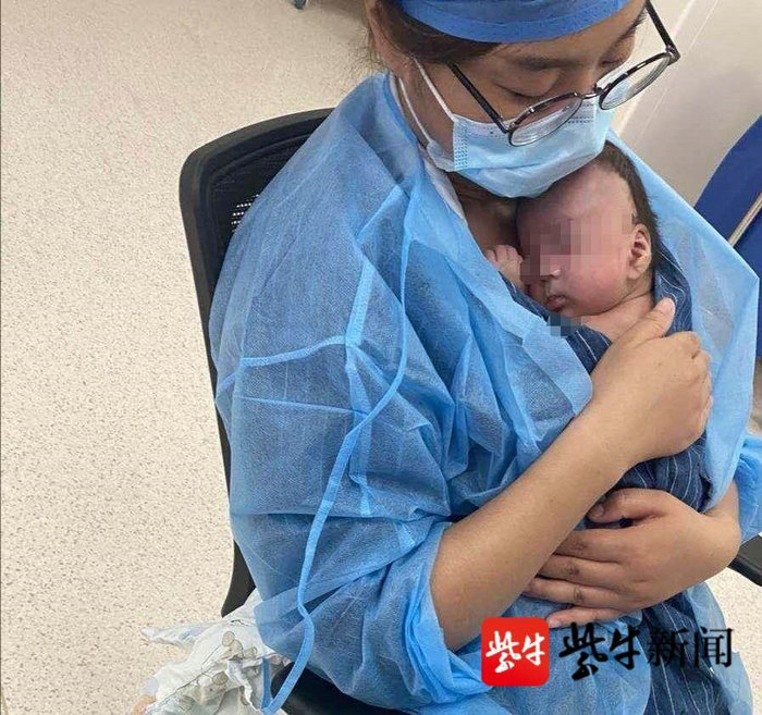 扬子晚报（紫牛新闻）：精心呵护 26周早产儿回归妈妈怀抱.jpg