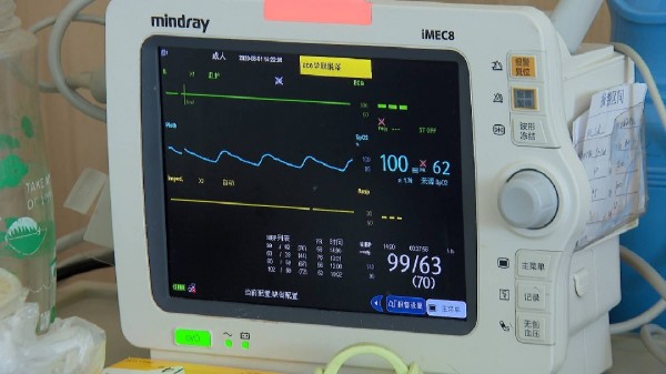 看苏州：为省电73岁老伯午睡不开风扇 中暑进了ICU2.jpg