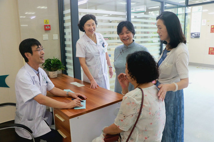实现健康管理“苏绣传承人健康促进基地”成立3.jpg