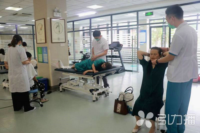 苏报集团（引力播）：关注绣娘健康，“苏绣传承人健康促进基地”揭牌3.jpg