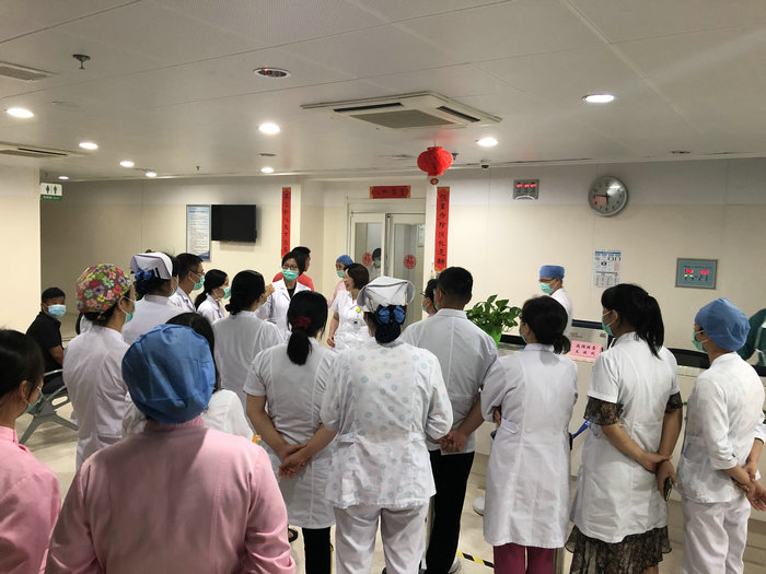 我院第三党支部开展“让榜样传递正能量，学典型燃起新高潮”主题学习活动 (2).jpg