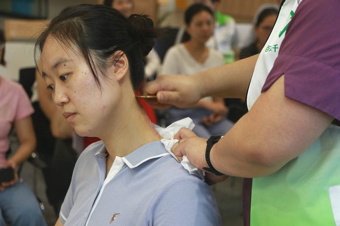 致敬教师 中医药进校园送上健康礼包 (2).png