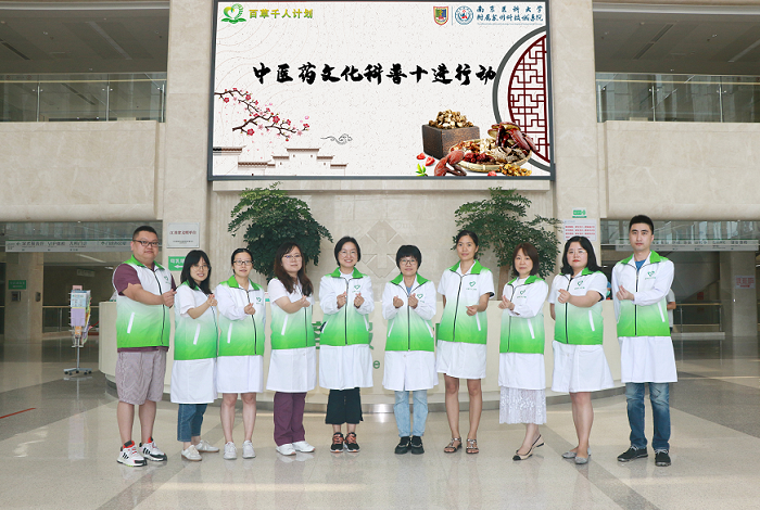 中国医院人文建设：致敬教师 中医进校园送上健康礼包4.png