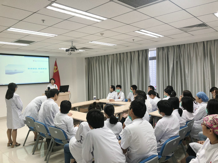 我院第一党支部开展“树典型、学先进、促发展”专题学习活动.jpg 我院第一党支部开展“树典型、学先进、促发展”专题学习活动.jpg