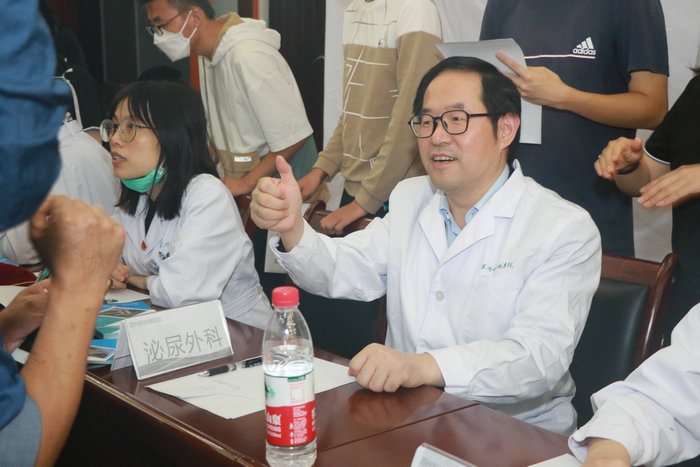 助残公益行 我院科普义诊走进市残疾人活动中心 (2).JPG