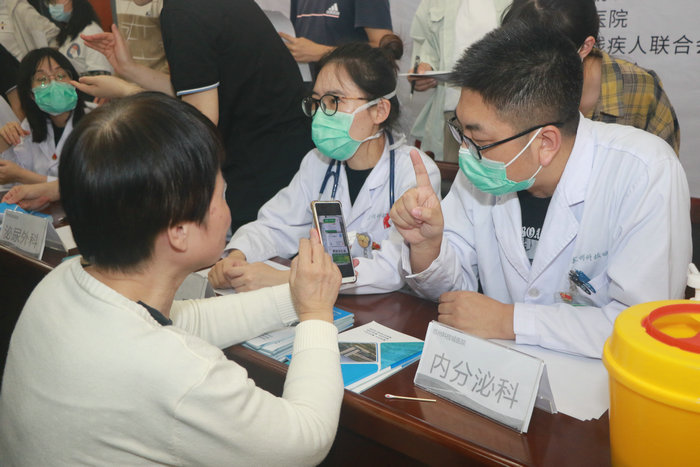 助残关爱进一步 苏州残障人士就医更便捷 (2).JPG
