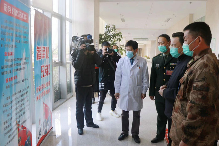 苏州高新区党工委书记方文浜来院调研疫情防控工作4.jpeg