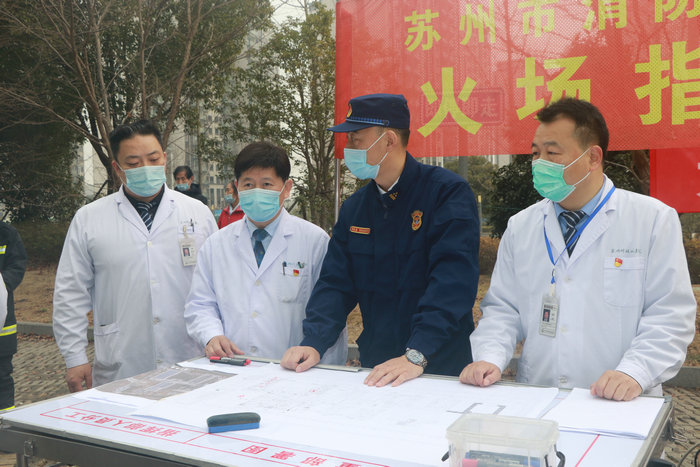我院举行灭火救援实战拉动演练 筑牢安全防火墙 (1).jpg