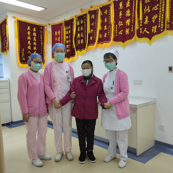 中国医院人文建设:苏州阿姨患慢性骨髓炎 护师“用爱握手”超暖心.jpg 中国医院人文建设:苏州阿姨患慢性骨髓炎 护师“用爱握手”超暖心.jpg