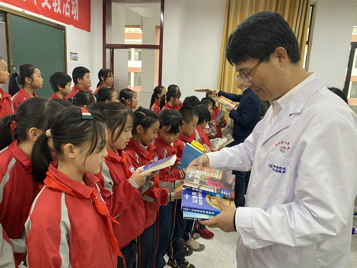 新苏网:汪益:在东西部协作中弘扬医者大爱 (5).jpg 新苏网:汪益:在东西部协作中弘扬医者大爱 (5).jpg