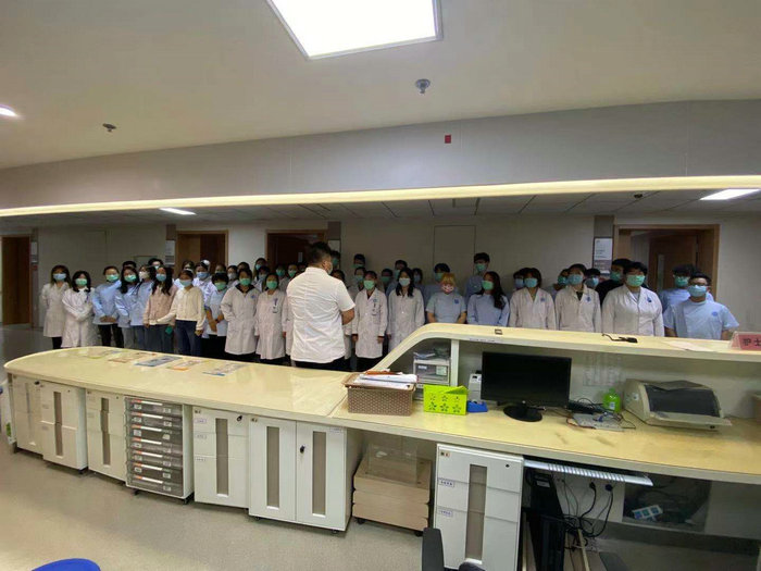 我院开展实习生灭火疏散演练及灭火器使用培训.jpg