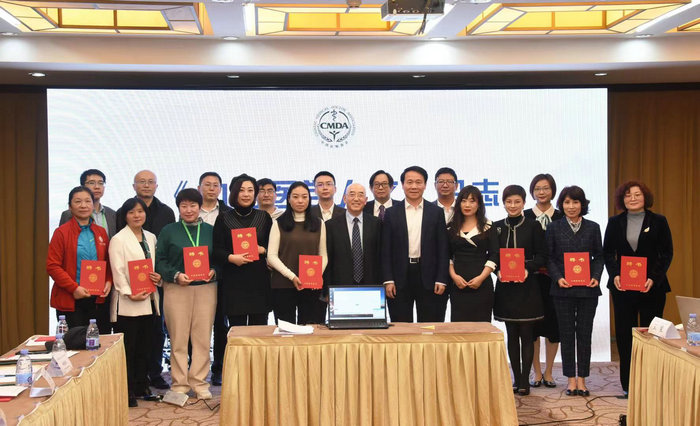 中国医师协会成立医学人文艺术团、医学与艺术委员会.jpg