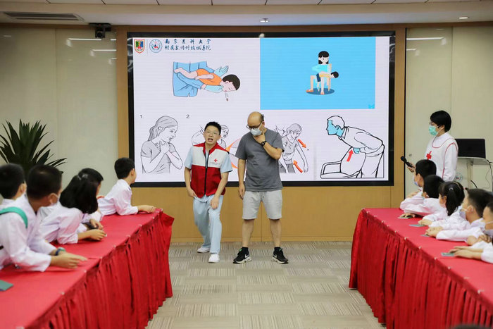 我院开展十一普及救护培训_0001.jpeg