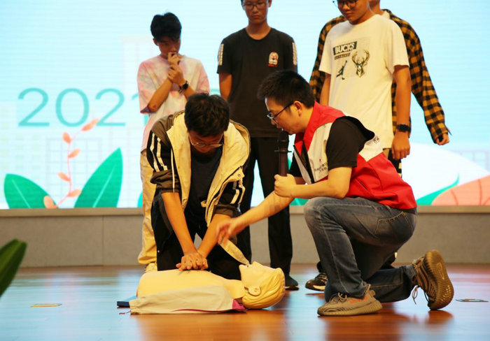 苏州实验中学科技城校举办军训救护培训3.JPG