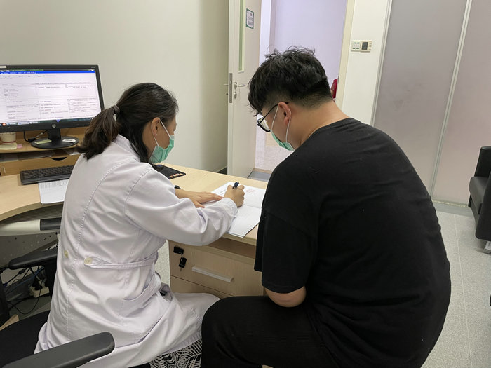 “占位”乘机捣蛋，我院体检中心巧化解.jpg
