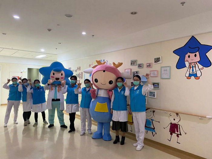 让患儿过上快乐新年，儿科连续五年开展新春送礼活动 (1).jpeg
