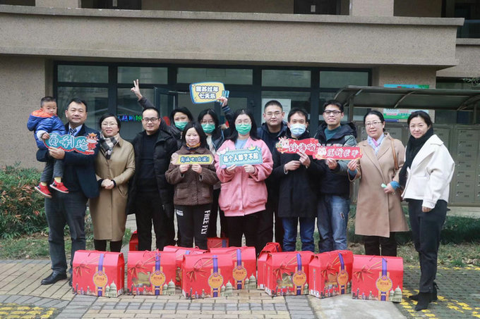 院领导慰问春节在岗及留苏过年人员 (6).jpeg