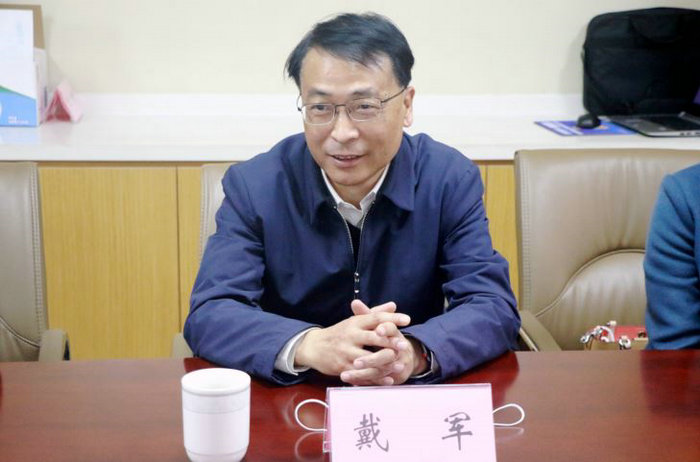 区人大常委会主任戴军一行走访慰问我院人才代表3.JPG