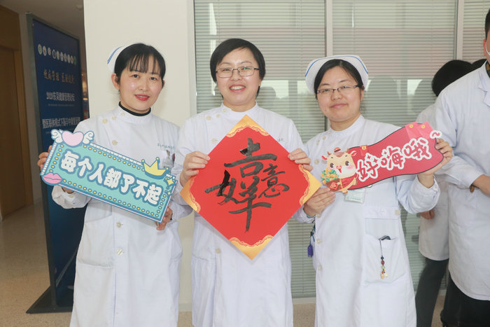  写春联赠福字，我院启动“留苏过年七天乐”系列活动 (3).jpeg
