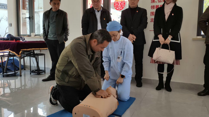 巾帼健康行｜谢文静：扎根急诊一线的南丁格尔 (2).jpg