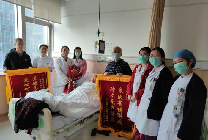 七旬阿婆突发咳嗽胸闷，竟是因为盆腔巨大肿瘤在作怪.JPG