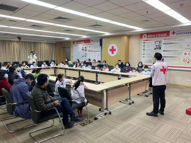  我院举办苏州市“开学第一课”之救护培训活动 (1).jpeg