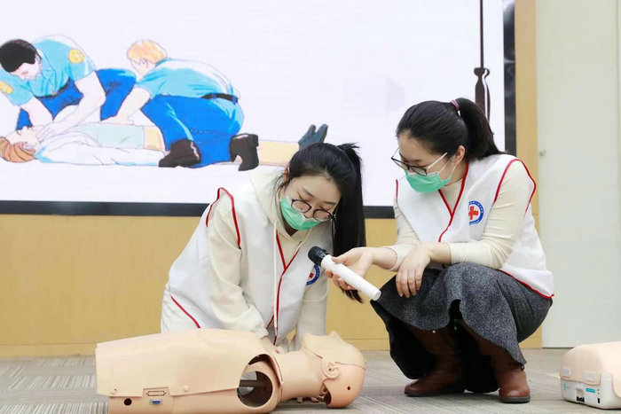  我院举办苏州市“开学第一课”之救护培训活动 (3).jpeg
