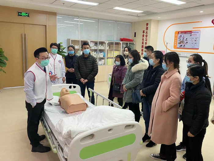  我院举办苏州市“开学第一课”之救护培训活动 (2).jpeg
