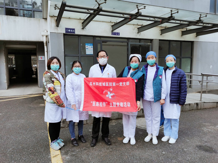 我第一党支部开展“在职党员进社区”活动之送医上门服务 (4).jpg