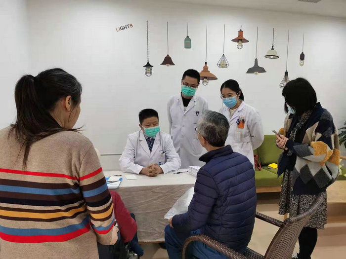 我院举行世界帕金森日大型义诊和健康教育活动_0001.jpg