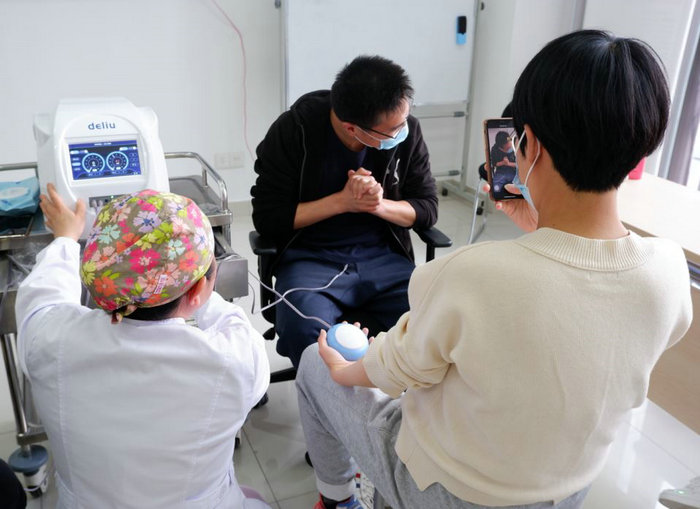 男同胞体验“生孩子”——区社会事业局组织开展分娩体验活动_0001.jpg