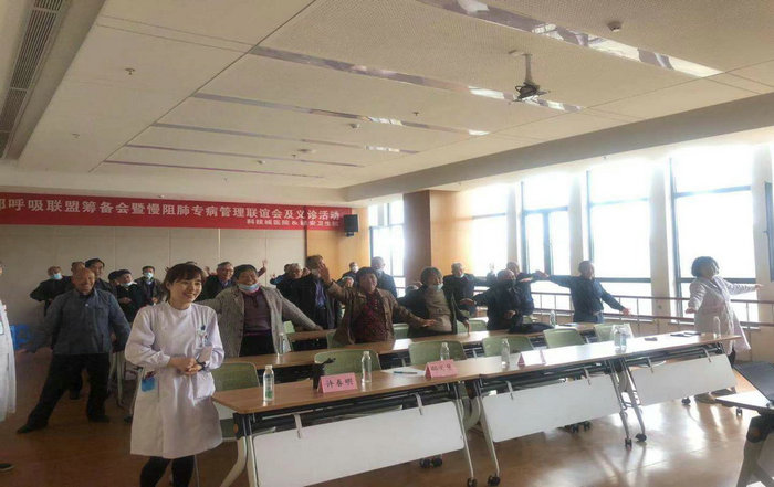 我院走进通安社区举行慢阻肺专病管理义诊活动2.jpeg