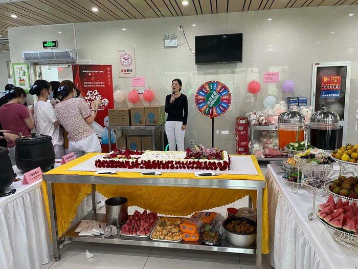“贴心”后勤保障 让白衣天使“暖心”过节.jpg