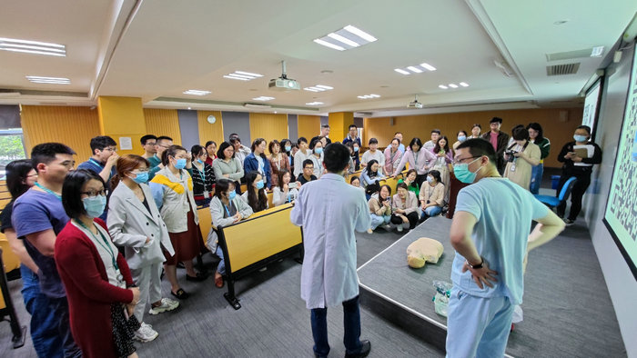 我院健康讲座急救培训走进审协江苏中心2.jpg
