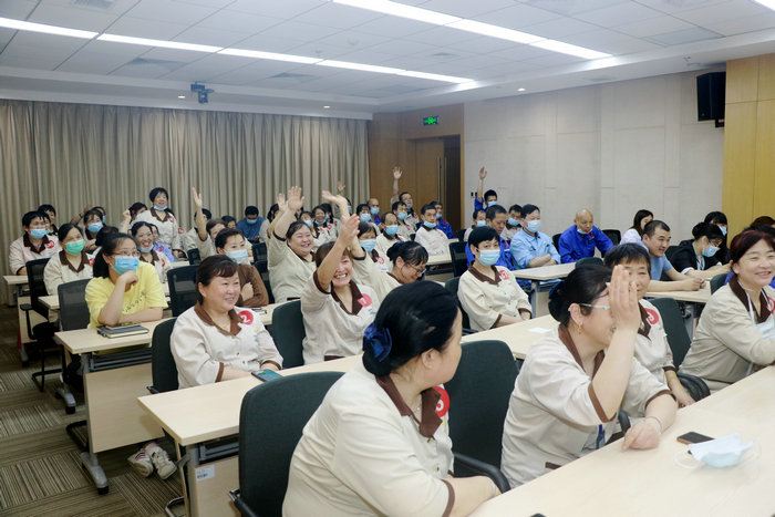 全面提升医院认识认知 后勤外包人员聚力医院新发展3.jpg