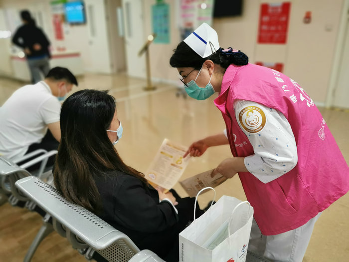 我院开展母乳喂养宣传日活动 提升市民母乳喂养意识 (1).jpg