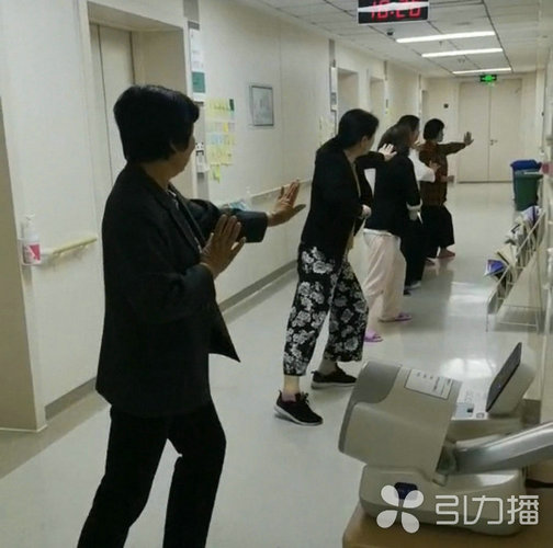 苏报集团（引力播）：“隔离”治疗一周 “病房太极”成解闷锻炼新潮流.jpg