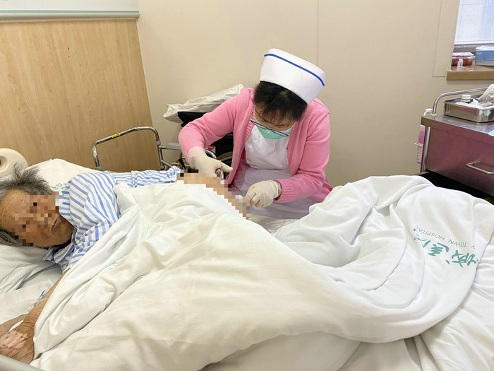 慢性伤口管理有成效 九旬老人多年压疮成功治愈.jpg