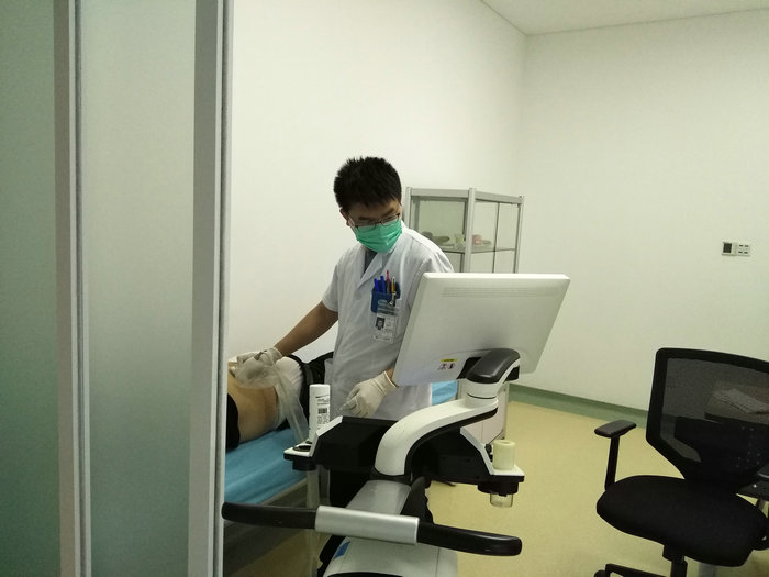 早检查、早发现，我院开展泌尿结石筛查活动.jpg